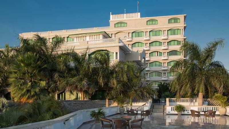 Delta Hotels By Marriott ดาร์เอสซาลาม ภายนอก รูปภาพ