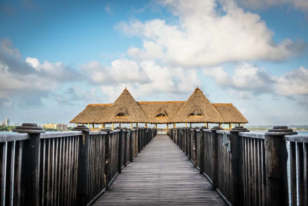 Delta Hotels By Marriott ดาร์เอสซาลาม ภายนอก รูปภาพ